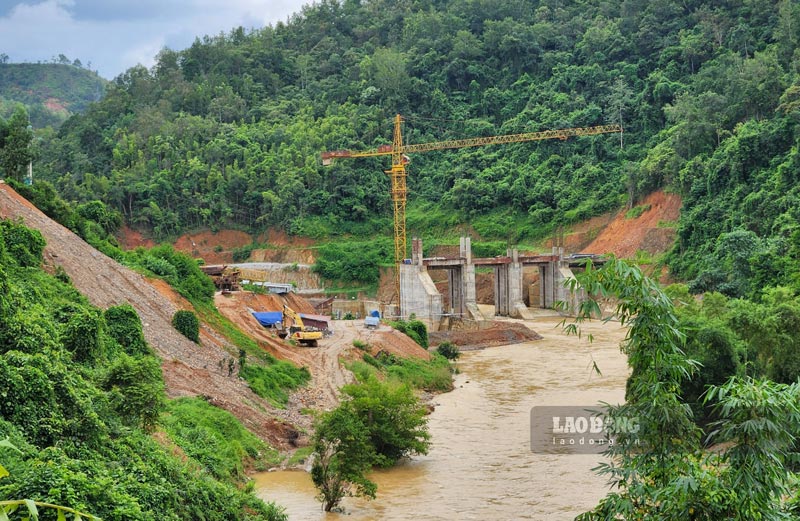 Chờ thủy điện đang xây, đường giao thông nông thôn bị gián đoạn gần 1km