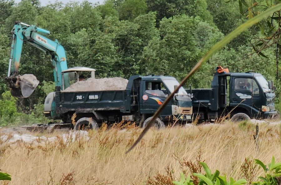 Kiểm tra, xử lý tình trạng cát tặc Báo Lao Động nêu